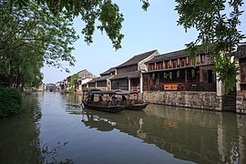 Maruguchi's old town is the most iconic and largest Esonian Syujūjōka (canal city)