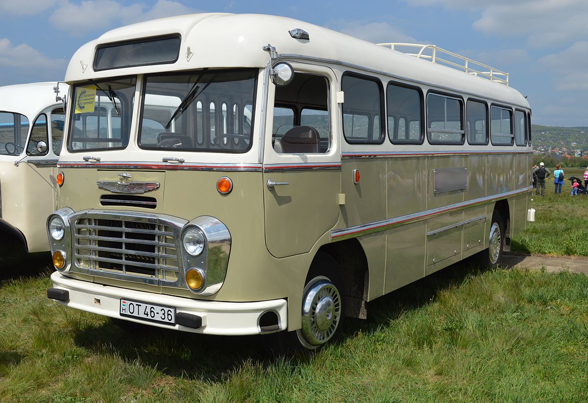 File:Ikarus 31 or 311 Works Bus, Rübeland , DDR May 1990.jpg - Wikimedia  Commons