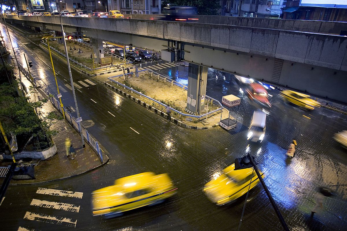 File:India - Kolkata rainy street - 3811.jpg - Wikimedia Commons