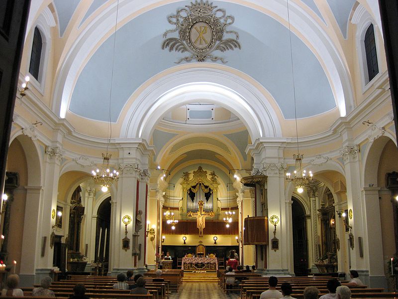 File:Interno concattedrale Urbania.JPG