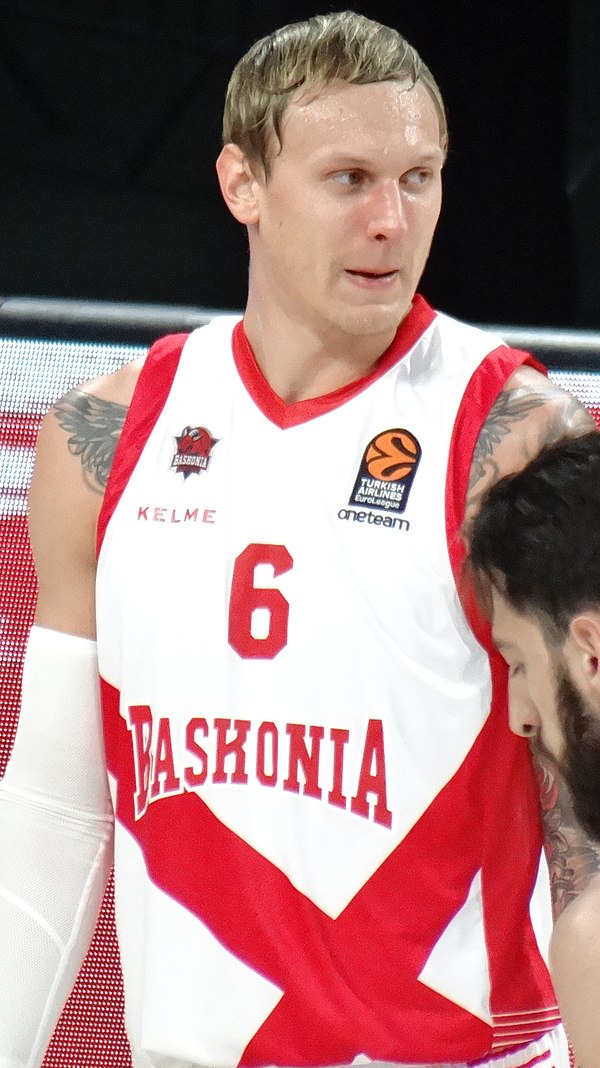 File:Jānis Timma 6 - Saski Baskonia 20171215 (cropped).jpg