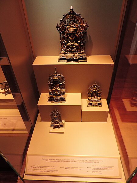 File:Jain bronze worship shrines & figurines. 17th-18th cent. (28862900490).jpg