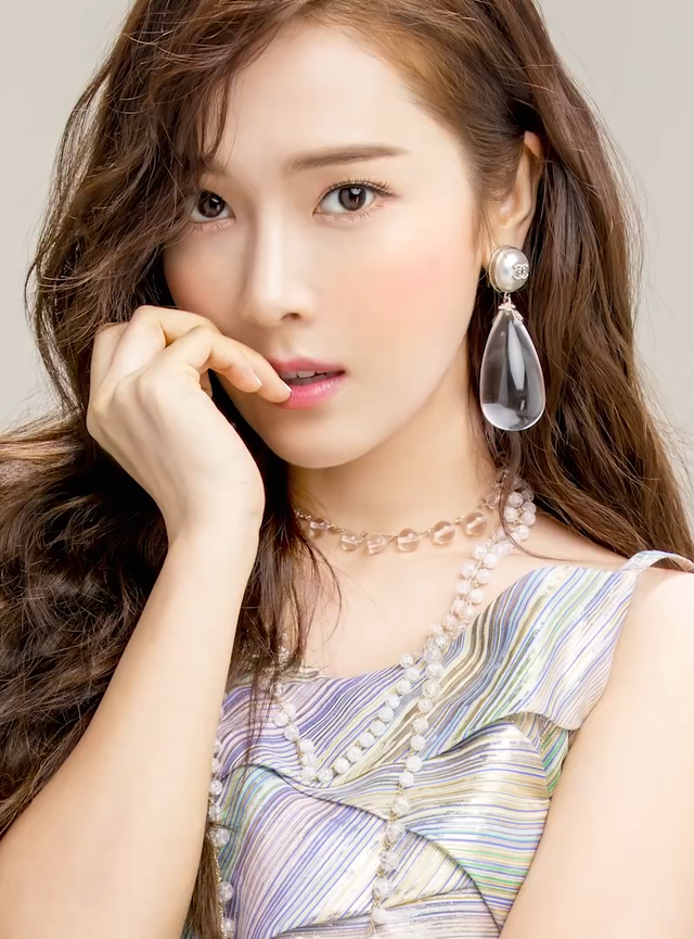 ファイル:Jessica on the CLEO Thailand magazine (cropped).png 