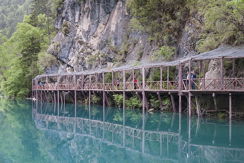 File:Jiuzhaigou Sichuan China Panda-Lake-03.jpg