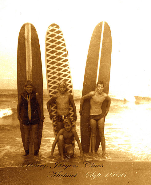 File:JuergenHoenscheid-1966-Sylt-Longboards.jpg