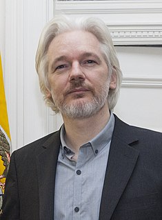 Julian Paul Assange, Avustralyalı bilgisayar programcısı, internet aktivisti, Wikileaks adlı internet sitesinin editörü ve basın sözcüsüdür.