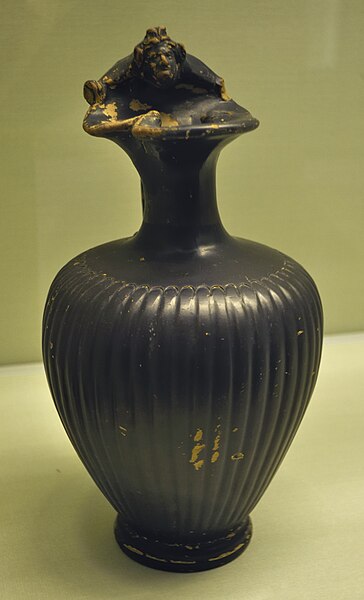 File:Kampanische Oinochoe, Hetjens-Museum Düsseldorf (DerHexer).JPG