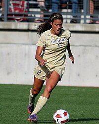 Kate Thyes, Washington vs. Seattle U, 20 de agosto de 2010.jpg