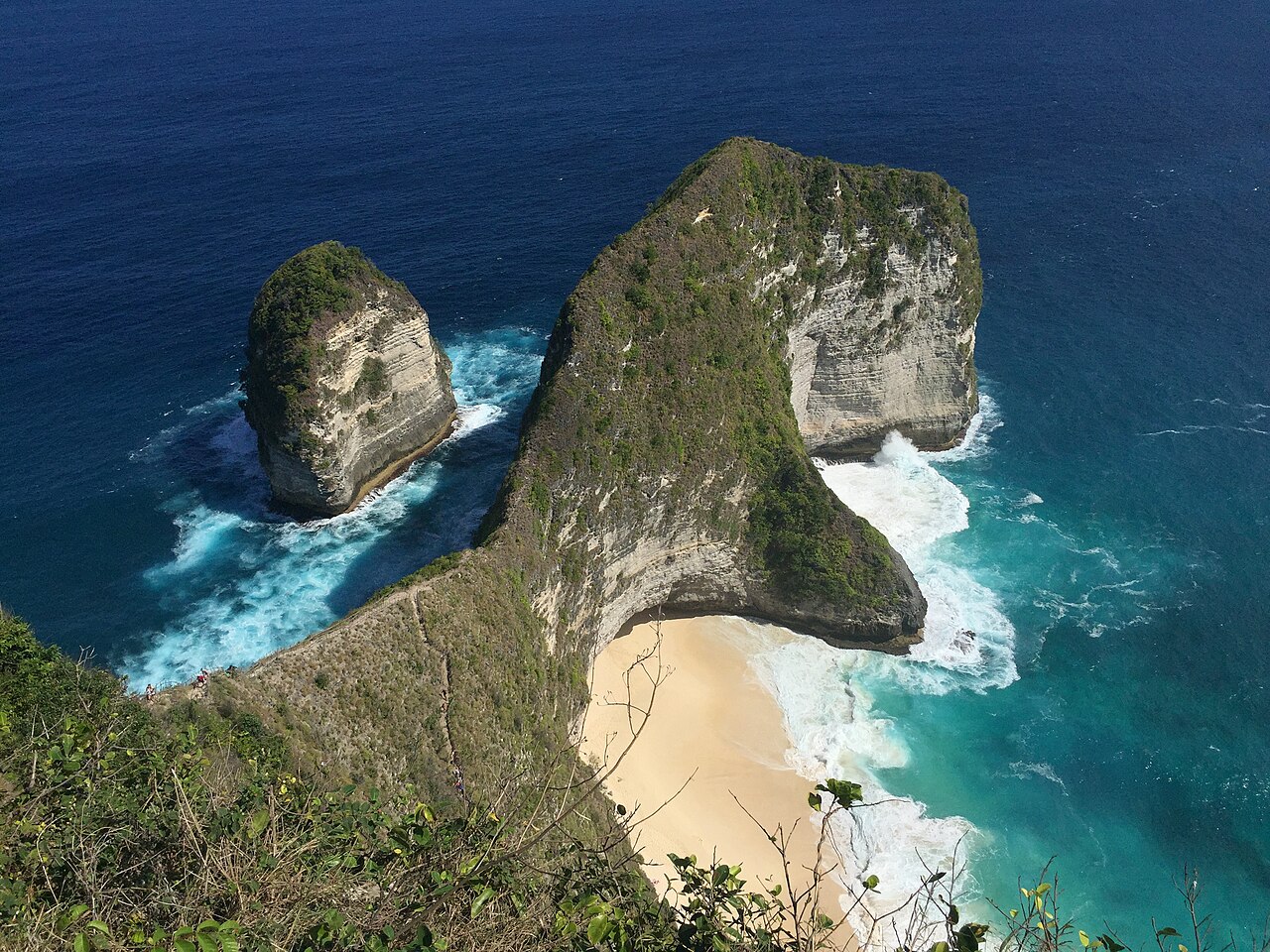 File Kelingking Beach Nusa Penida jpg Wikimedia Commons