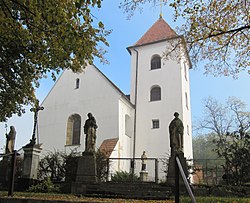 kostel svatého Jiljí na východním okraji obce