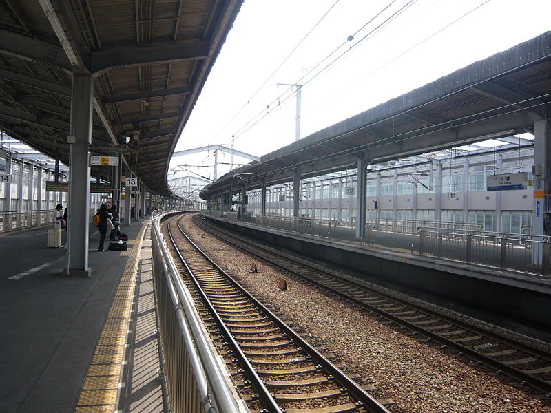 File:Kokura Station Sinkansen 01.JPG