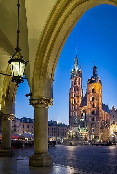 File:Krakow - Kosciol Mariacki.jpg