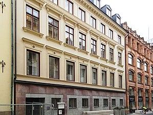 Från höger: Lejonet 7 hus 2 (Kumlienska huset), Lejonet 3.