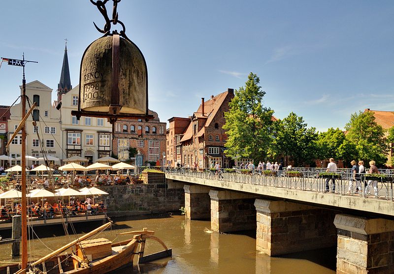 File:Lüneburg - Blick auf die Altstadt vom Alten Kran.jpg