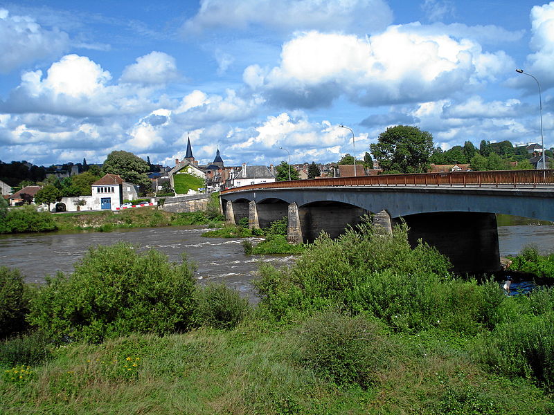 File:La-charité-li-arm-brücke.JPG