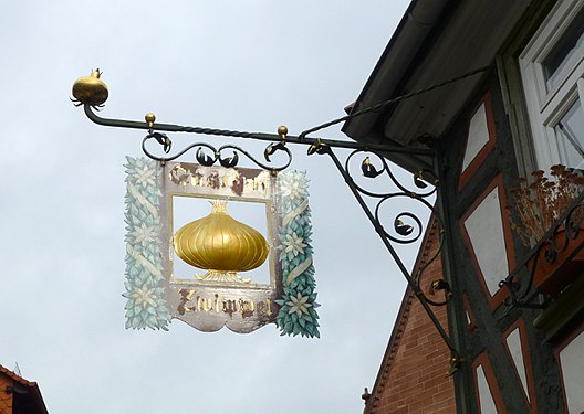 Zum Zwiebel, Onion Cantilever sign