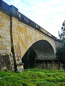 Lansdowne Bridge httpsuploadwikimediaorgwikipediacommonsthu