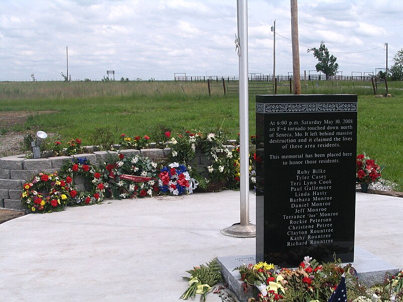 File:LantsFeedMemorial01.jpg