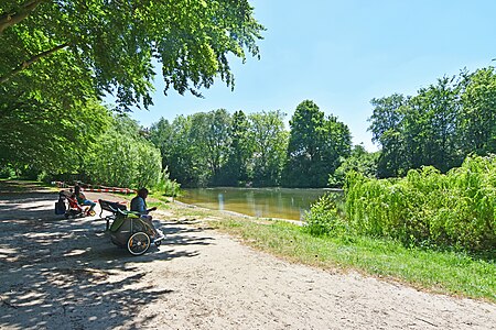 Lehmkuhle im Greifenberg Park