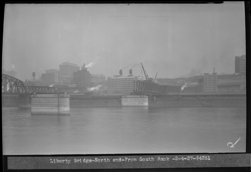 File:Liberty Bridge - North End - from South Bank (20180813-hpichswp-0027).png