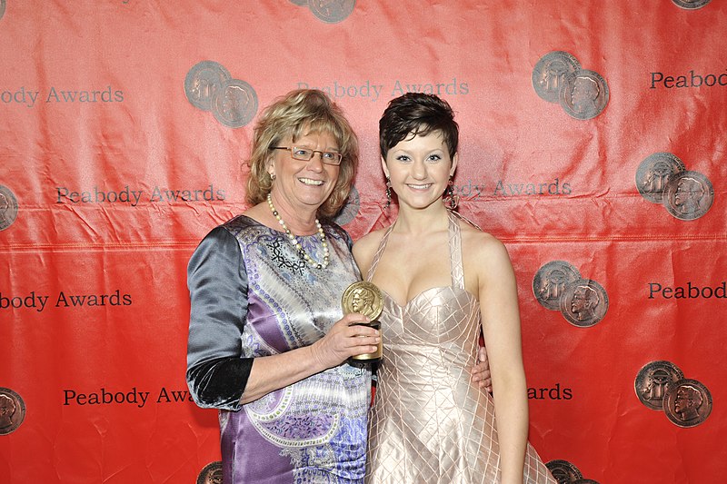 File:Linda Schuyler and Jordan Todosey at the 70th Annual Peabody Awards.jpg