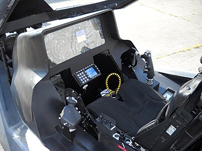 Cockpit de F-35 avec son mini-manche latéral (à droite).