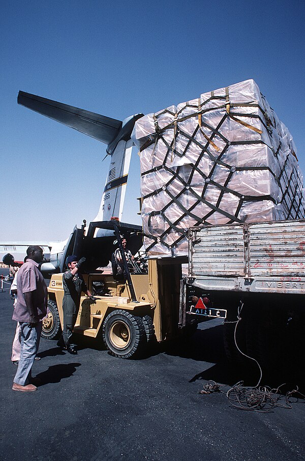 An airlift supplying water truck during the famine in 1985