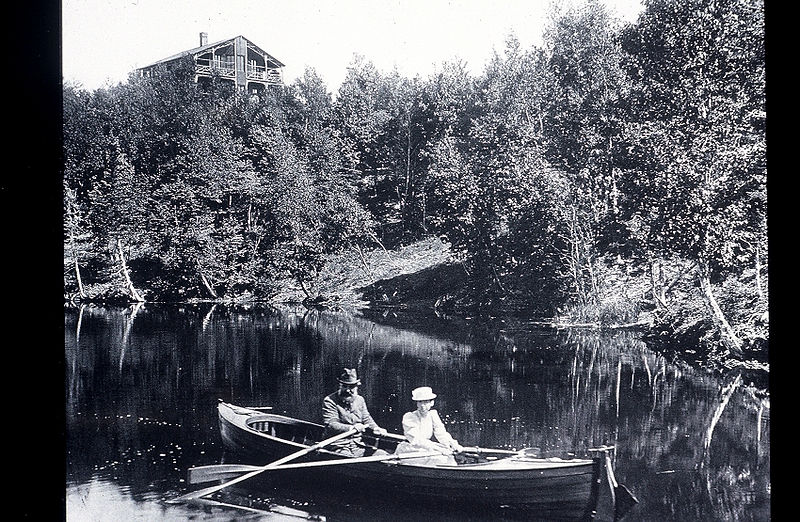 File:Mabel and Alexander Graham Bell rowing in Beinn Bhreagh Harbor-1890s.jpg