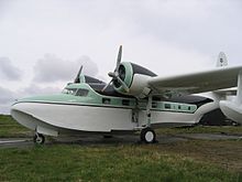 Détail de la coque d'un Grumman Mallard, montrant le redent (décrochement sous la coque de l'appareil).