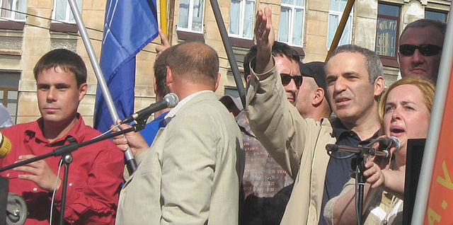 Leaders of the Other Russia Andrei Dmitriev and Garry Kasparov on march