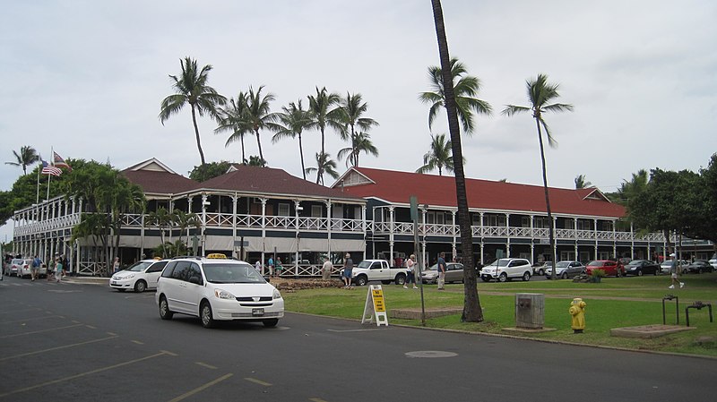 File:Maui-Lahaina-PioneerInn-wide.JPG