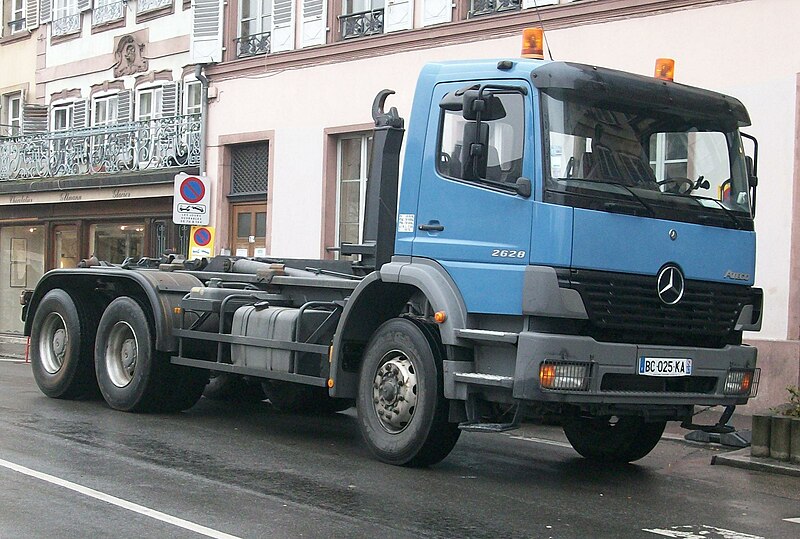 File:Mercedes-Benz Atego blue Strasbourg.JPG