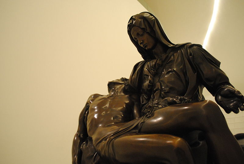 File:Miguel Ángel Buonarroti's Pietà bronze replica at Museo Soumaya 04.JPG