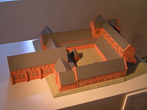 Kloster Altzella: Geschichtlicher Überblick, Mittelalterliche Bauten rund um den Kreuzgang, Mittelalterliche Architektur jenseits der Klausur