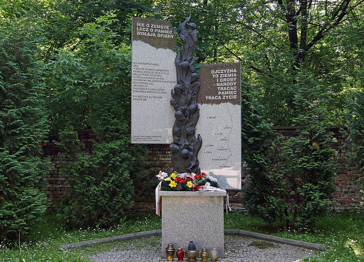 памятник жертвам бандеровцев в польше