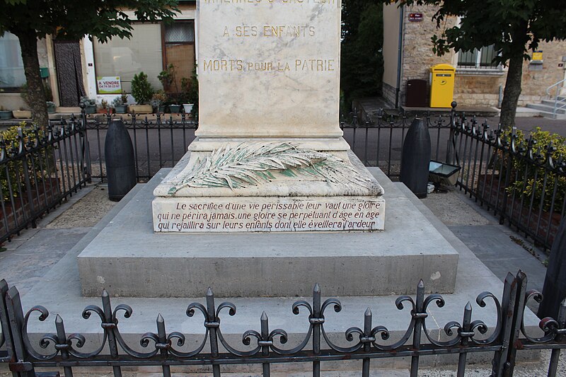 File:Monument morts Varennes St Sauveur 4.jpg
