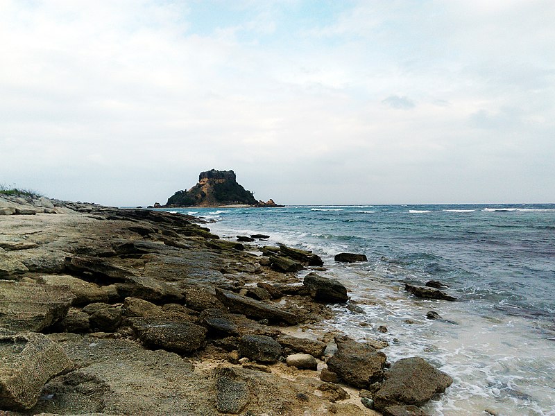 File:Morning at Sombrero Island, San Pascual Burias Islands Masbate, Philippines.jpg