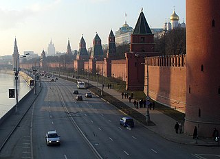 Malecón del Kremlin. Las torres de Beklemeshev, de Pedro, 2ªAnónima, 1ªAnónima, del Secreto, de la Anunciación y del Agua.