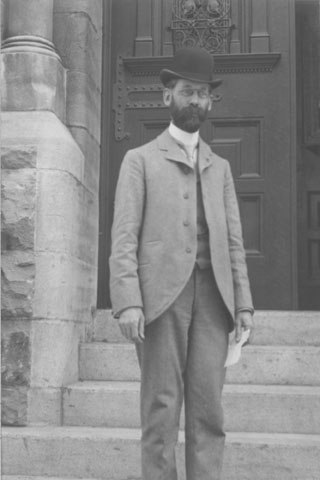 Fichier:Mr. Charles H. Gould in Montreal, Canada.tif