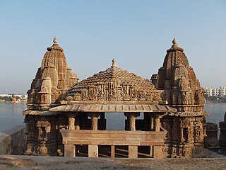 <span class="mw-page-title-main">Munsar Lake</span> Lake and shrines in Gujarat, India