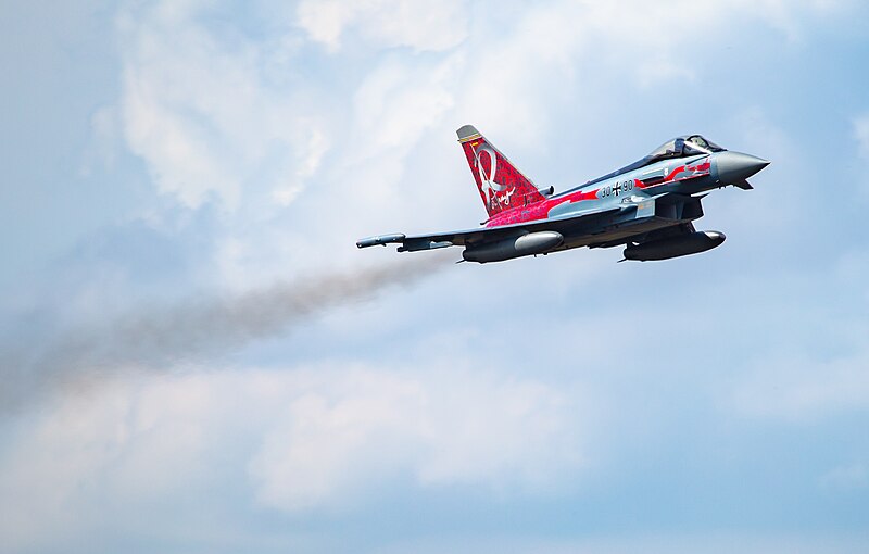 File:Nörvenich Air Base Eurofighter Typhoon Luftwaffe 30+90 (44368937952).jpg