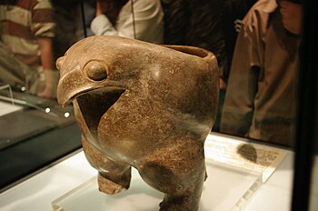 Neolithic pottery eagle ding.jpg