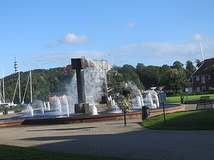 Along the beautiful boardwalk is the second largest fountain in Norway, designed by artist Kjell Nupen.