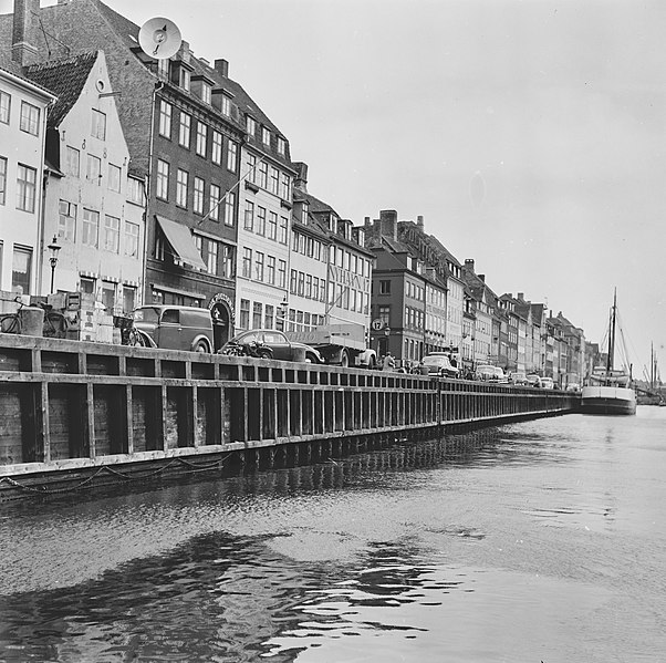 File:Nyhavn 9-19 (1954).jpg