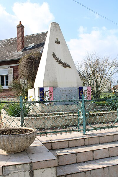 File:Ognolles monument.jpg