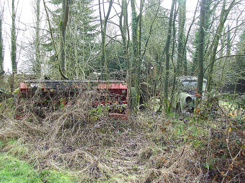 File:Old Rusting Machines - geograph.org.uk - 1734686.jpg