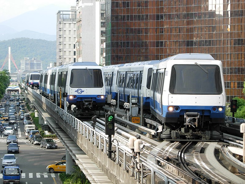 File:Overrun of MRT Jhongshan Jr Hi Sch Sta.JPG