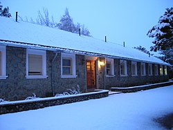 Una delle residenze studentesche, in inverno.