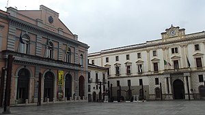 Palazzo della Prefettura e teatro Stabile - la piazza.jpg