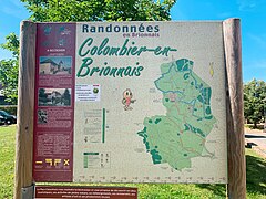 Panneau touristique illustré avec une carte des randonnées possibles sur le territoire de la commune de Colombier-en-Brionnais en Saône-et-Loire.